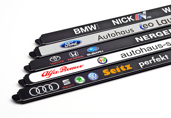 Picture license plate holder with digital printing